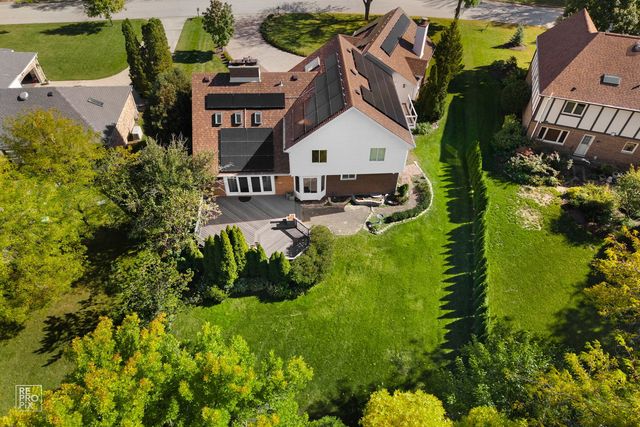 154 Saddle Brook Drive, Oak Brook, IL 60523