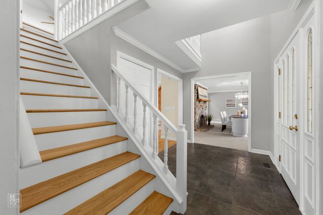 154 Saddle Brook Drive, Oak Brook, IL 60523