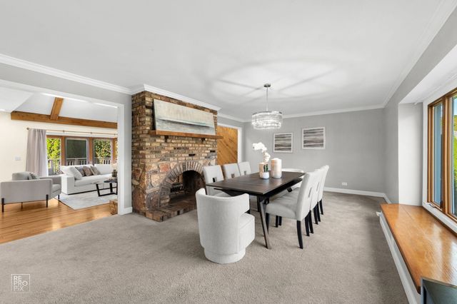 154 Saddle Brook Drive, Oak Brook, IL 60523