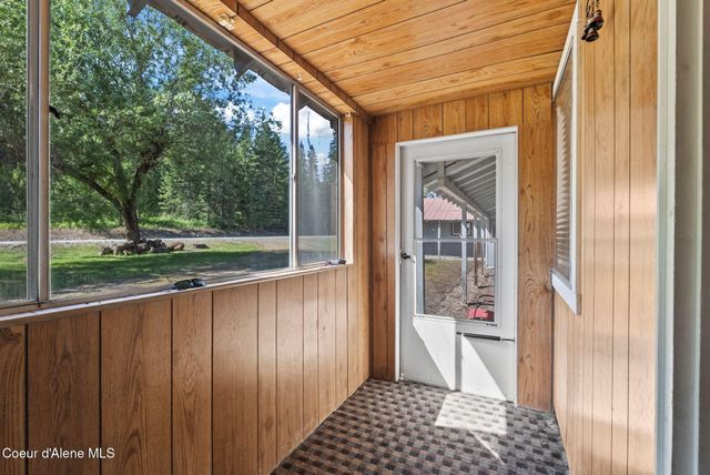 5961 Blacktail Rd, Careywood, ID 83809