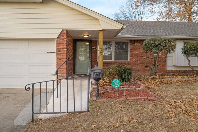 1133 W Peebly Drive, Midwest City, OK 73110