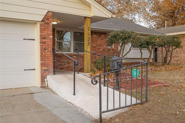 1133 W Peebly Drive, Midwest City, OK 73110