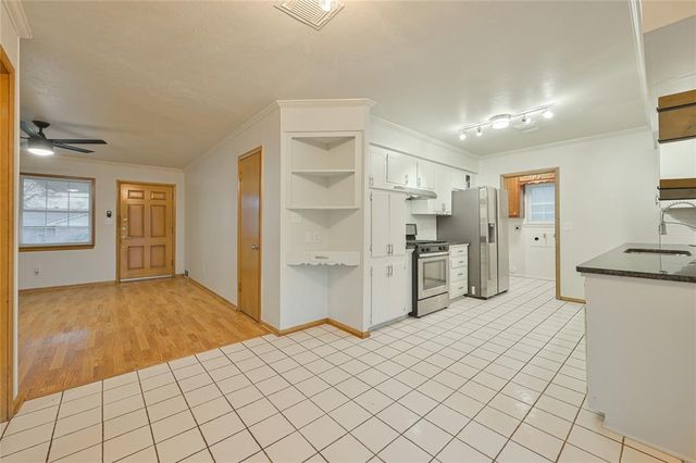 1133 W Peebly Drive, Midwest City, OK 73110