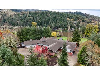1081 UMPQUA COLLEGE Rd, Roseburg, OR 97470
