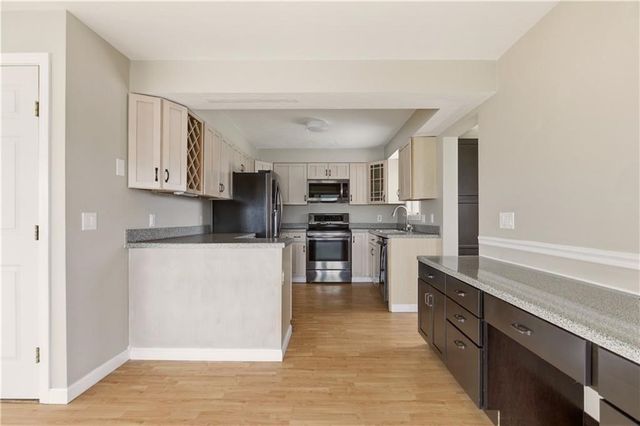 507 County Rd, Barrington, RI 02806