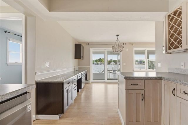 507 County Rd, Barrington, RI 02806
