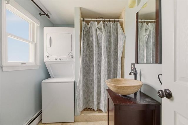 507 County Rd, Barrington, RI 02806