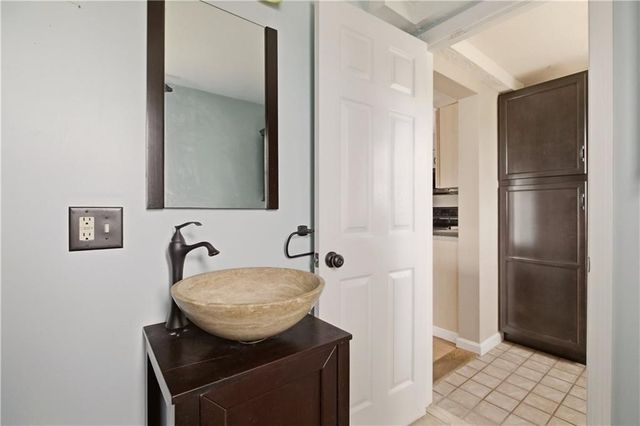 507 County Rd, Barrington, RI 02806