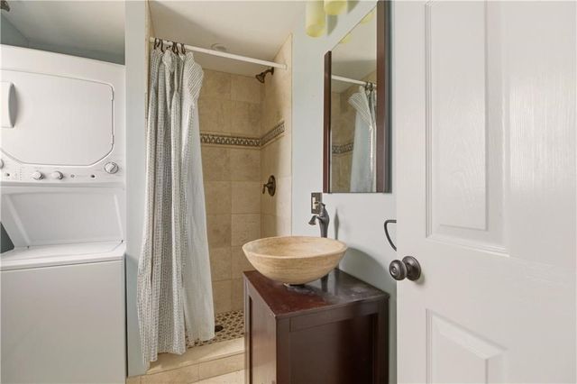 507 County Rd, Barrington, RI 02806