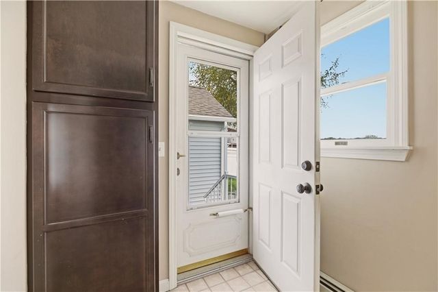 507 County Rd, Barrington, RI 02806