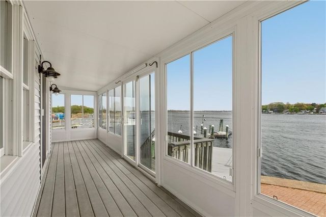 507 County Rd, Barrington, RI 02806