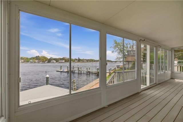 507 County Rd, Barrington, RI 02806