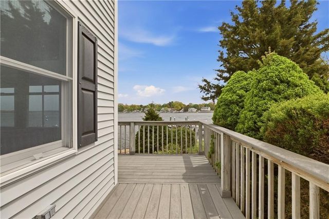 507 County Rd, Barrington, RI 02806