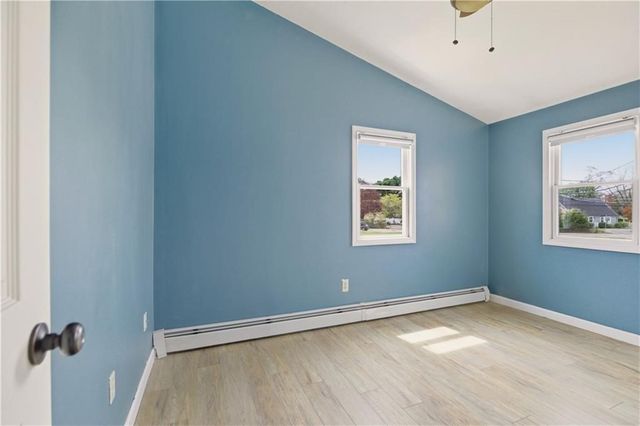 507 County Rd, Barrington, RI 02806