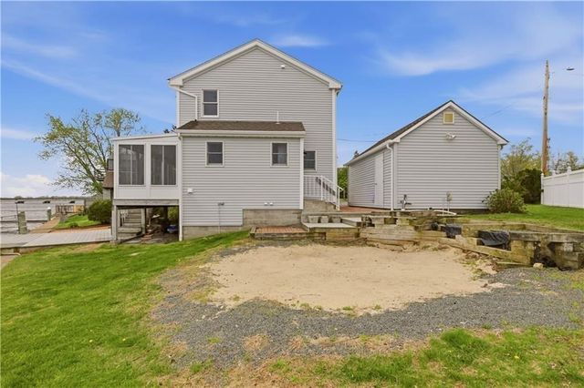 507 County Rd, Barrington, RI 02806
