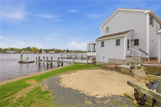 507 County Rd, Barrington, RI 02806
