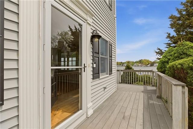 507 County Rd, Barrington, RI 02806
