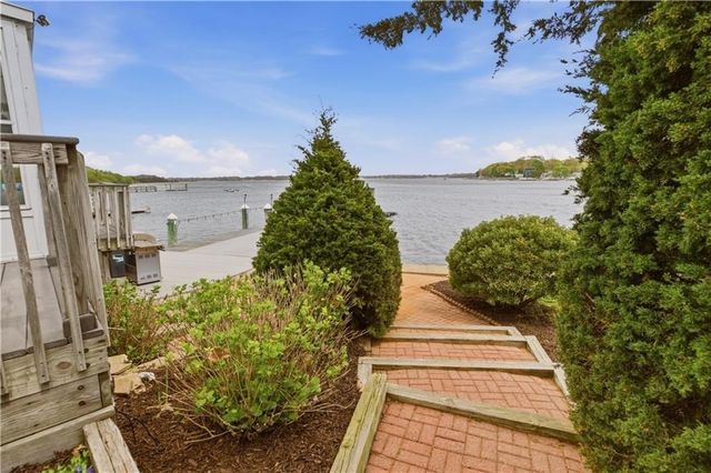 507 County Rd, Barrington, RI 02806