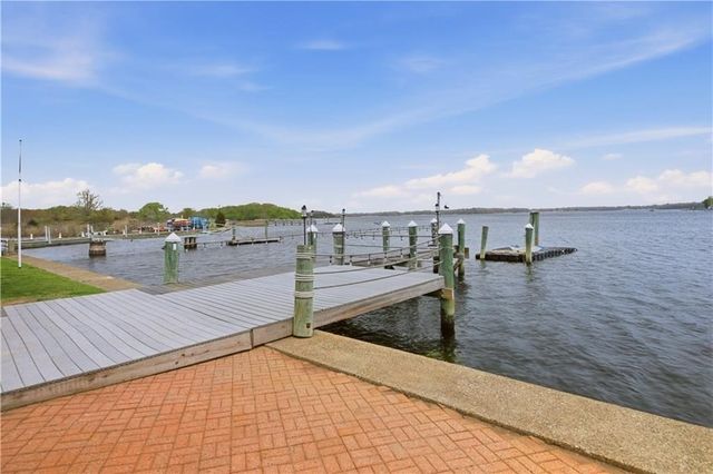 507 County Rd, Barrington, RI 02806