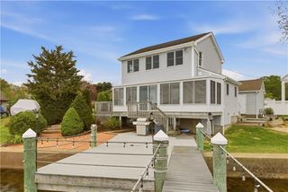 507 County Rd, Barrington, RI 02806