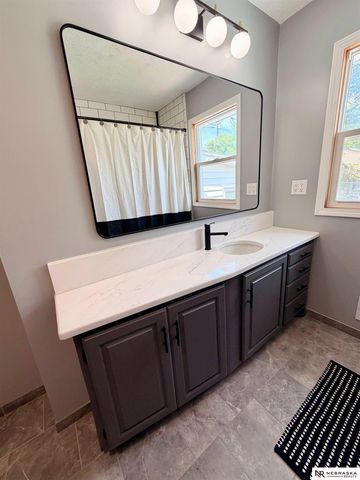 3208 9th Avenue, Kearney, NE 68845