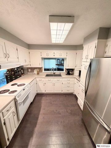 3208 9th Avenue, Kearney, NE 68845