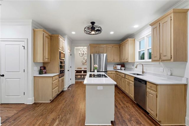 4221 Willow Oak Drive, Gainesville, GA 30506