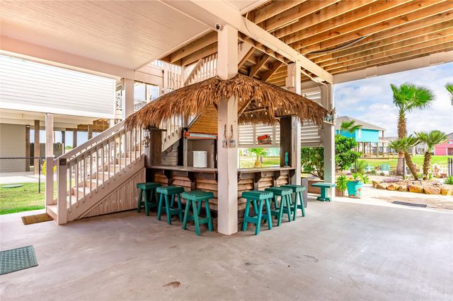 2296 E Crab Street, Crystal Beach, TX 77650