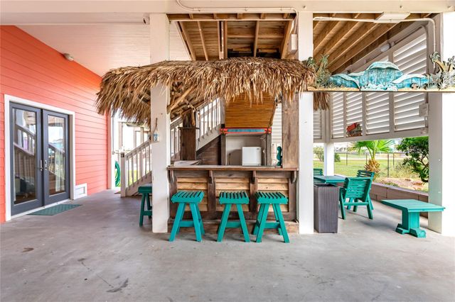 2296 E Crab Street, Crystal Beach, TX 77650