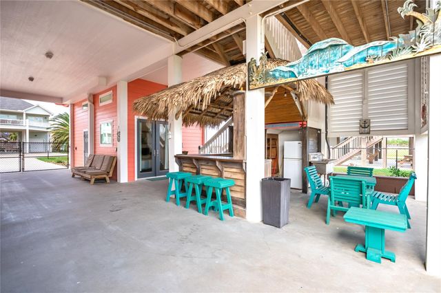 2296 E Crab Street, Crystal Beach, TX 77650