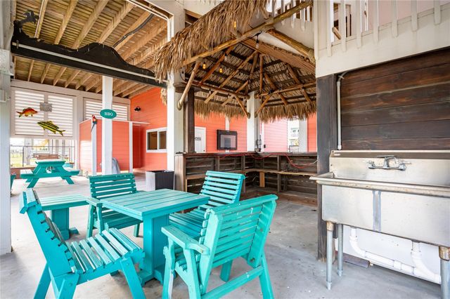 2296 E Crab Street, Crystal Beach, TX 77650