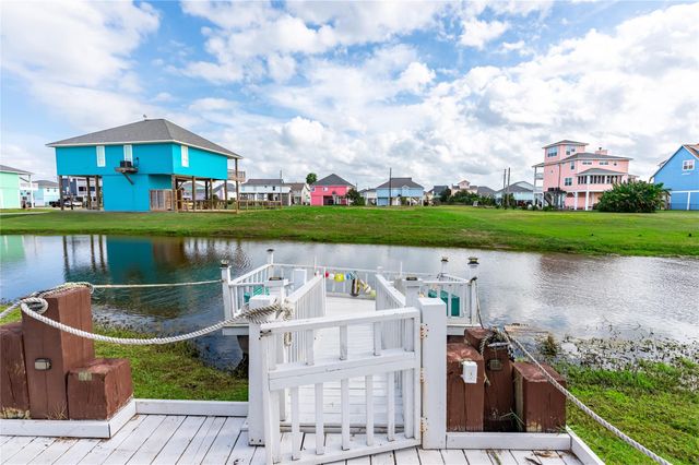 2296 E Crab Street, Crystal Beach, TX 77650