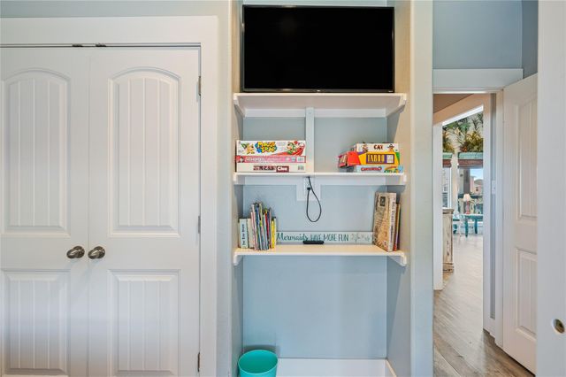 2296 E Crab Street, Crystal Beach, TX 77650