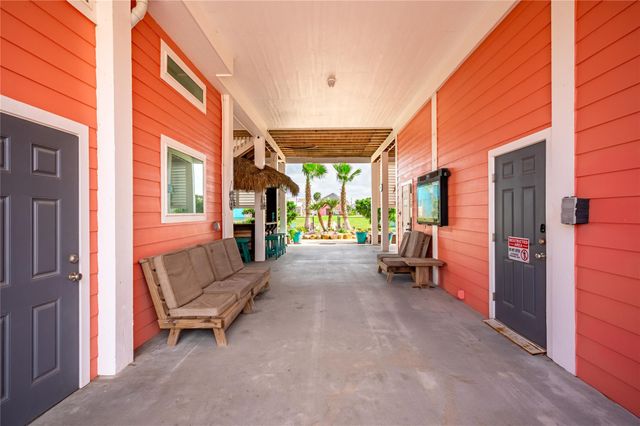 2296 E Crab Street, Crystal Beach, TX 77650