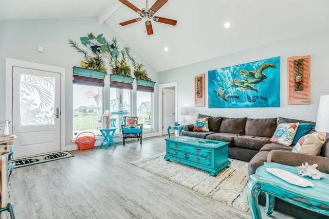 2296 E Crab Street, Crystal Beach, TX 77650