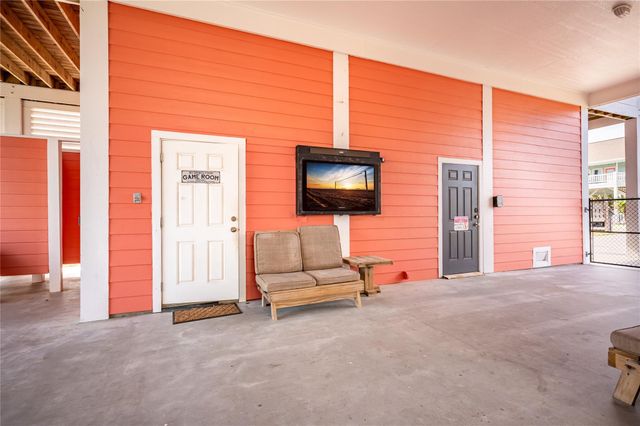 2296 E Crab Street, Crystal Beach, TX 77650
