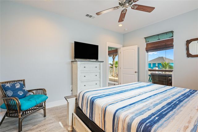 2296 E Crab Street, Crystal Beach, TX 77650