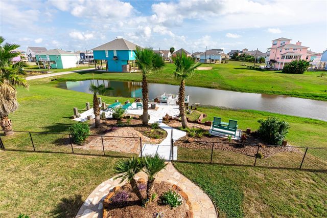 2296 E Crab Street, Crystal Beach, TX 77650