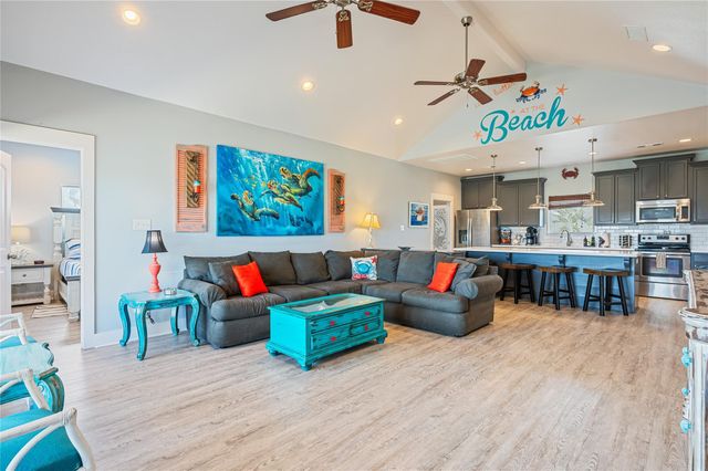 2296 E Crab Street, Crystal Beach, TX 77650