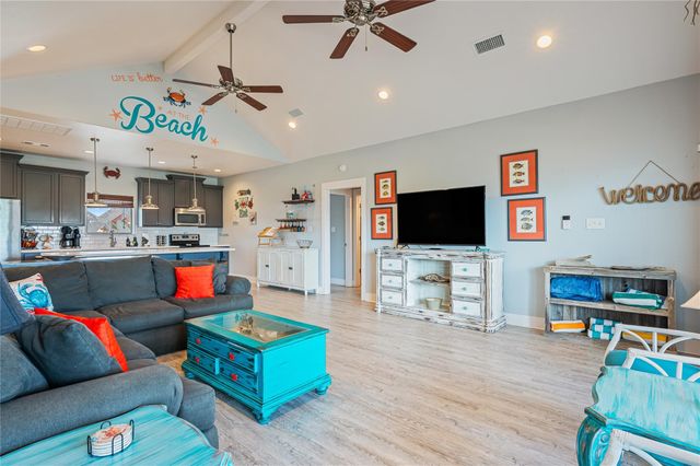 2296 E Crab Street, Crystal Beach, TX 77650