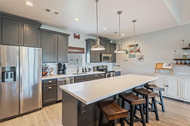 2296 E Crab Street, Crystal Beach, TX 77650