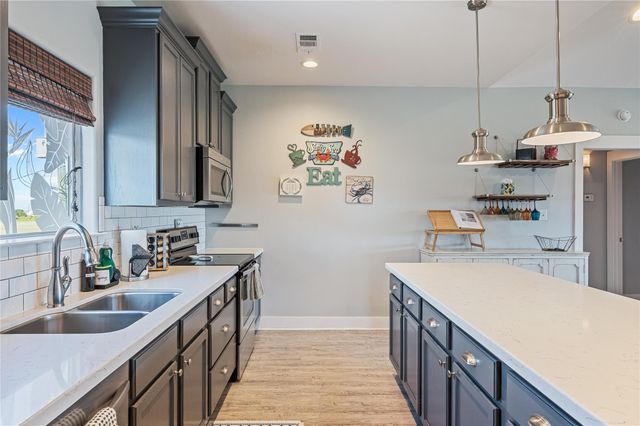 2296 E Crab Street, Crystal Beach, TX 77650