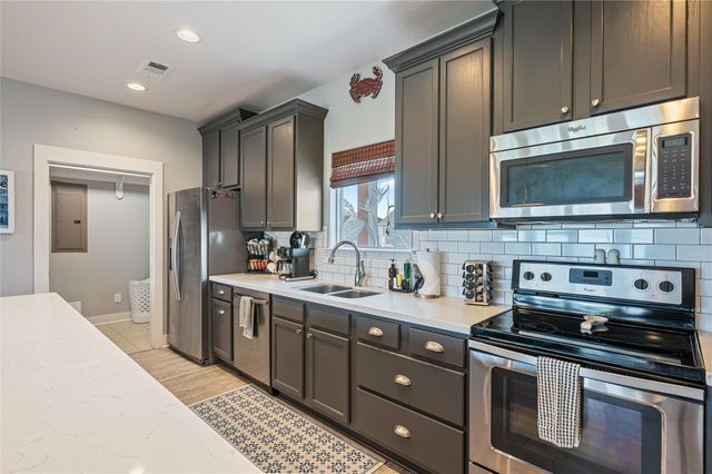2296 E Crab Street, Crystal Beach, TX 77650