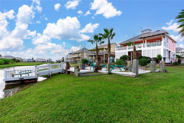 2296 E Crab Street, Crystal Beach, TX 77650