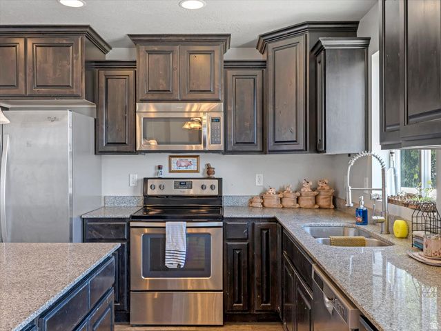1038 W MERIDIAN DR, Saratoga Springs, UT 84045