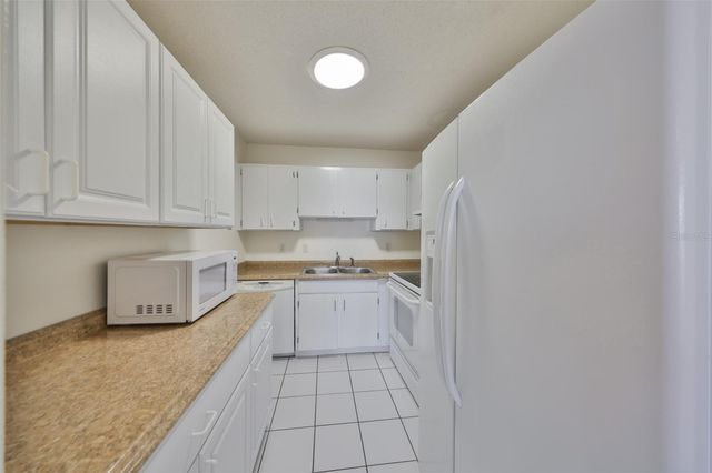 431 GLOUCESTER BOULEVARD, Sun City Center, FL 33573