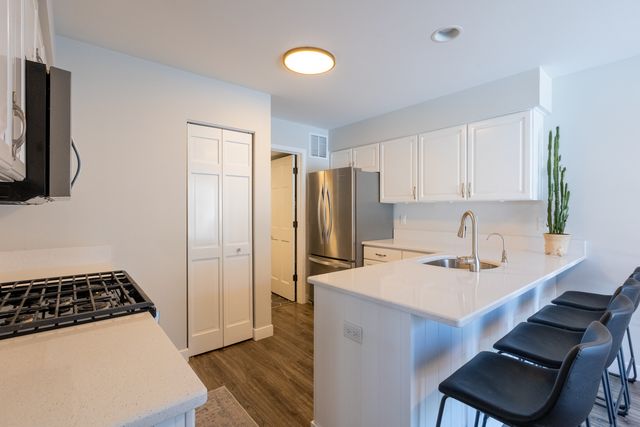 1693 Waterford Road, North Aurora, IL 60542