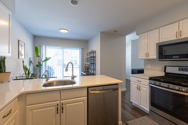 1693 Waterford Road, North Aurora, IL 60542