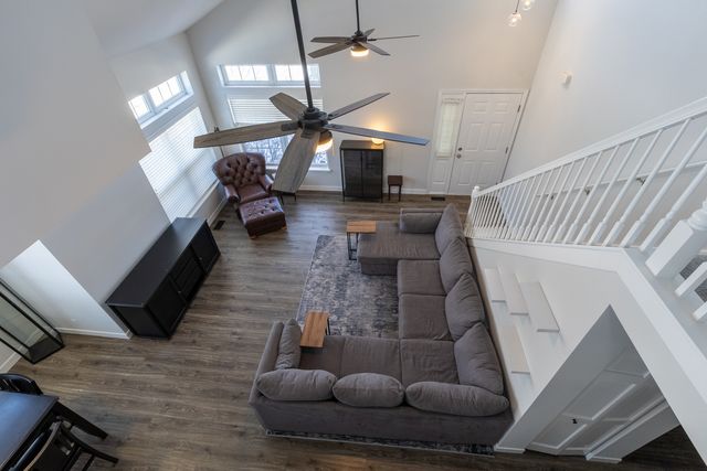 1693 Waterford Road, North Aurora, IL 60542