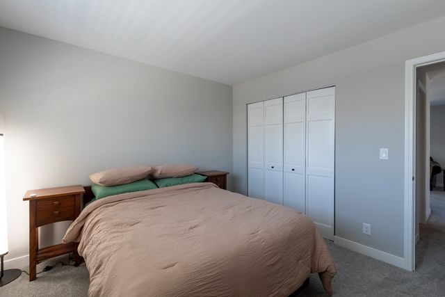 1693 Waterford Road, North Aurora, IL 60542